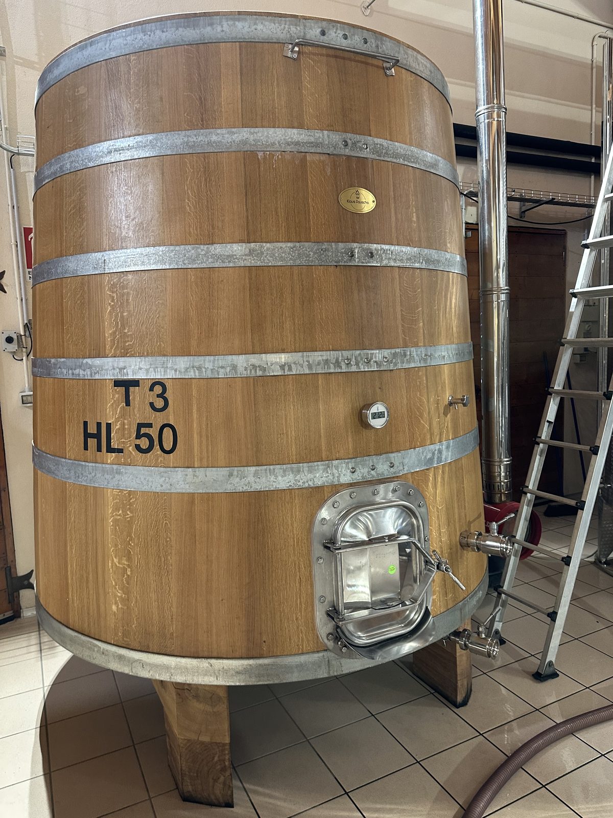 The 50-hectolitre large oak cask